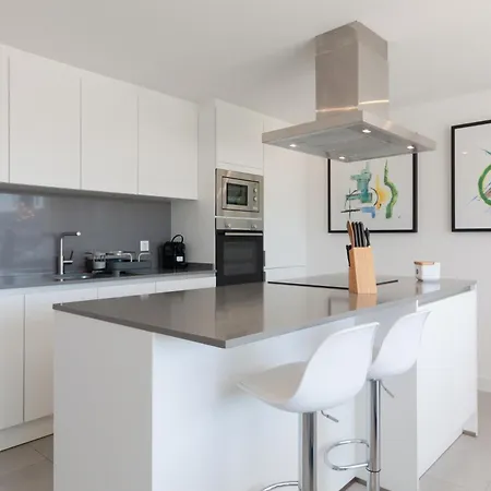 Oasis 325 First Floor شقة إِستيبونا