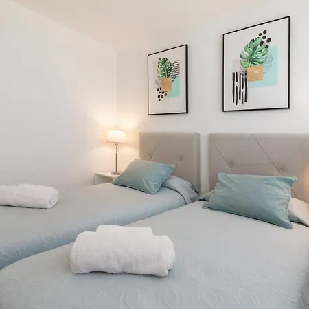 Oasis 325 First Floor * إِستيبونا