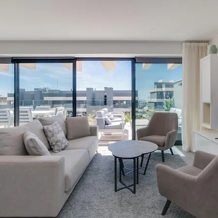Oasis 325 First Floor * إِستيبونا