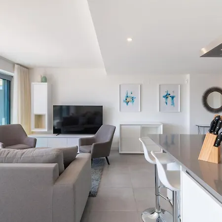 Oasis 325 First Floor 아파트 에스테포나