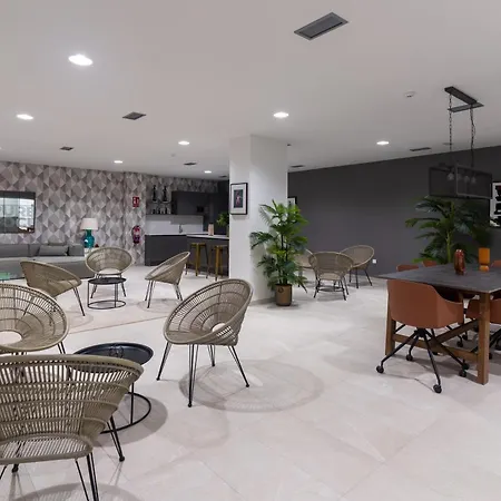 Oasis 325 First Floor 아파트